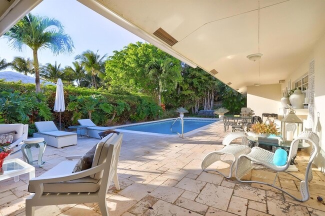 Building Photo - 835 Canary Walk