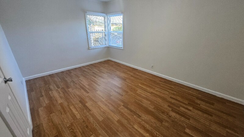 Building Photo - 915 S Ardmore Ave