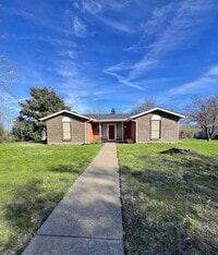 Building Photo - 201 Lester St