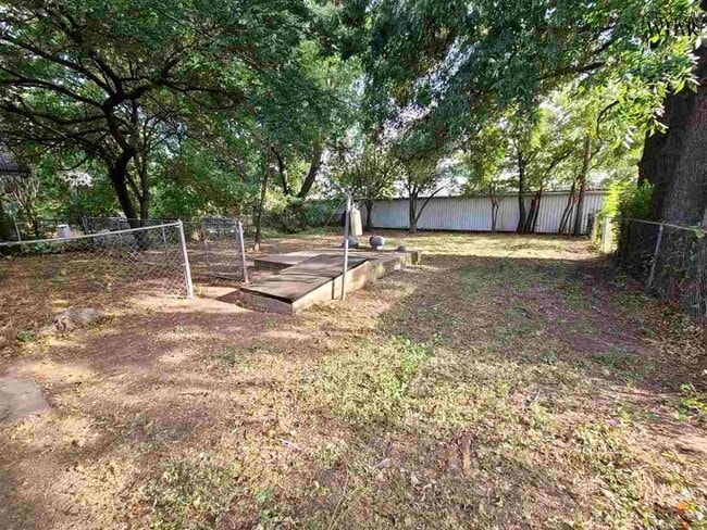 Building Photo - 1517 Blonde St