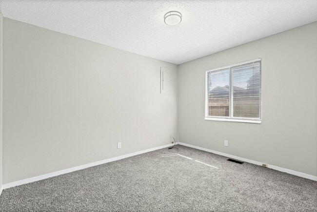 Building Photo - 2900 W 43rd Terrace