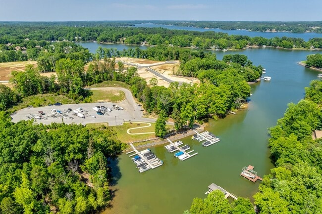 Building Photo - Spectacular 5 Bedrm, 3.5 Bath in the gated...