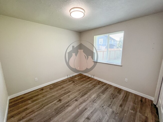 Building Photo - Updated Single Level Home