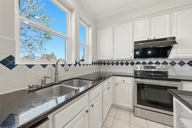 Building Photo - 4208 Greystone Way