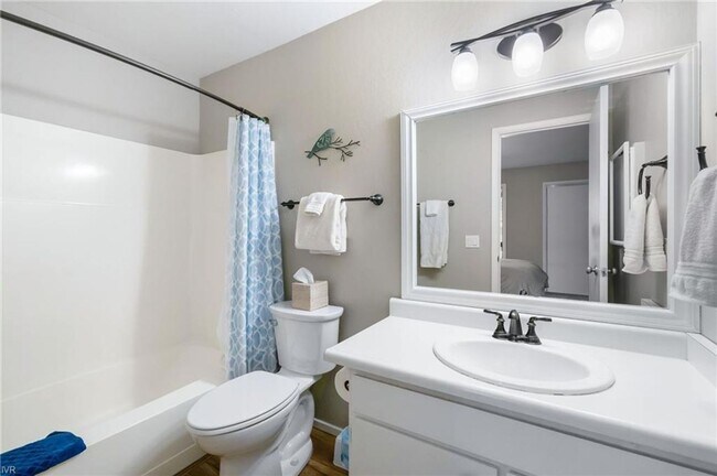 Building Photo - Great location in Incline Village