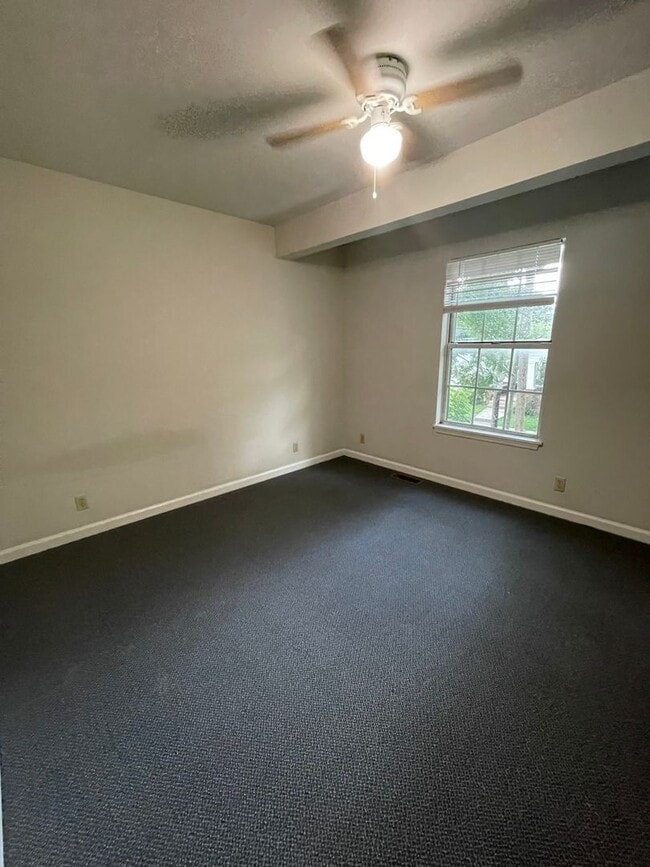 Building Photo - 415 Oldham Ave