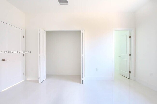 Building Photo - 15631 SW 11th Terrace