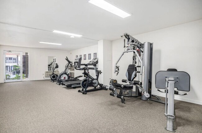 Building Photo - Aparthotel with Private Bedroom! Amenity P...