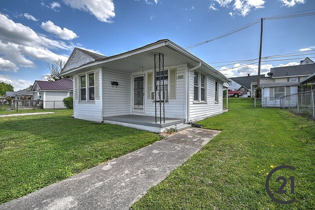 Primary Photo - 1305 Willow St