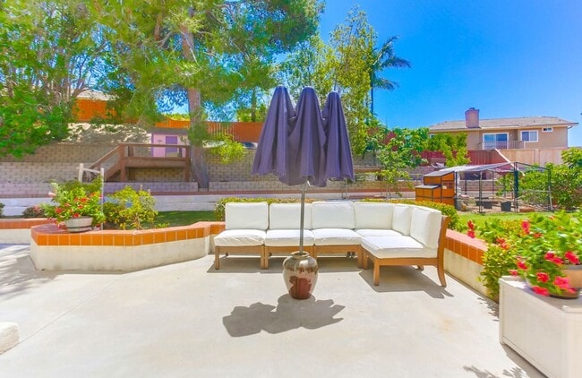 Building Photo - 10730 Carillon Ct