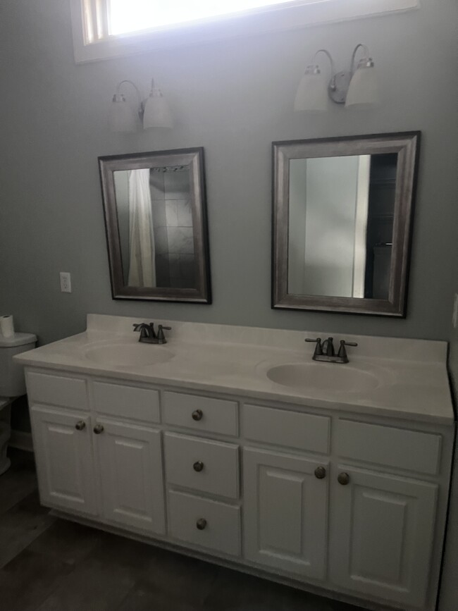 Master bathroom - 701 E 4th St