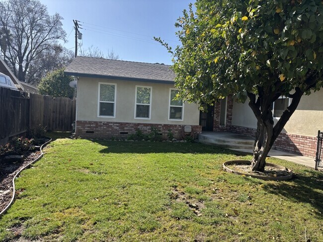 Building Photo - Modesto 3 Bedroom, 2 Bath Solar-Powered Home in the Sonoma School District