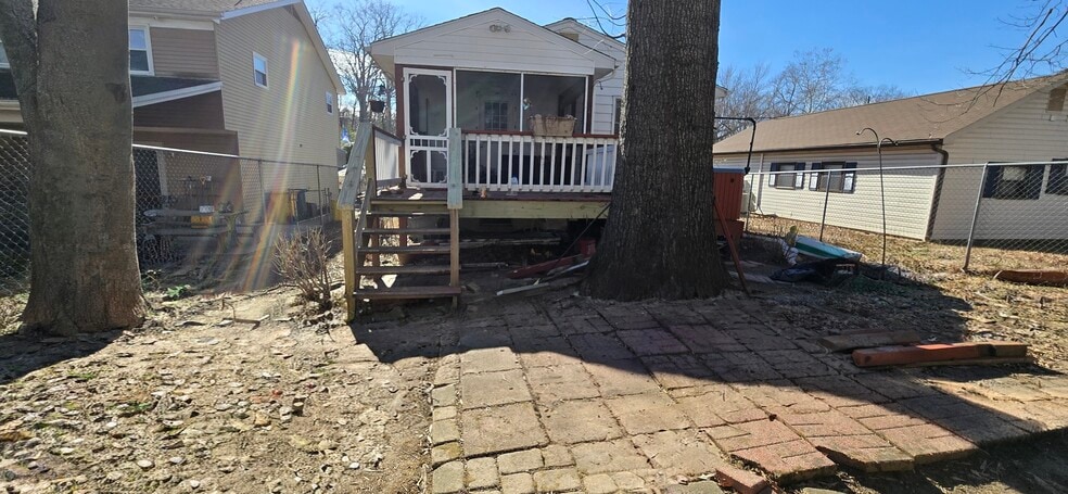 Building Photo - 2209 Shore Dr