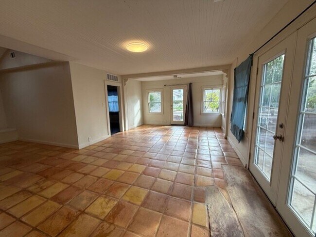 Building Photo - 326 Kindra Heights Rd