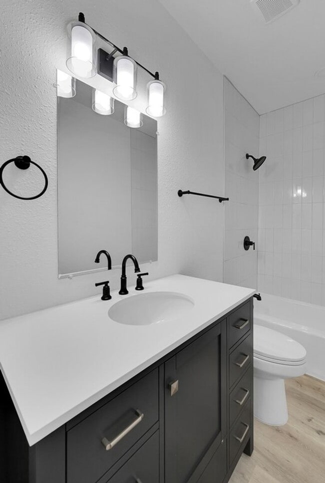 Building Photo - Newly Renovated 3 Bed, 3 Bath Home in Waco