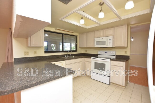 Building Photo - 1715 High Point Dr