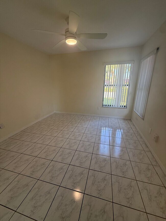 Building Photo - 8102 Ibiza Ct S