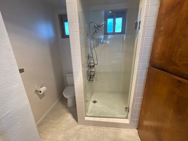 Building Photo - 2506 Levante St