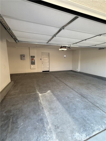 Building Photo - 40475 Melrose Dr