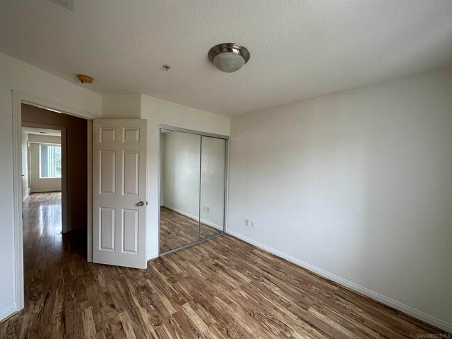 Building Photo - 8753 Plaza Park Ln