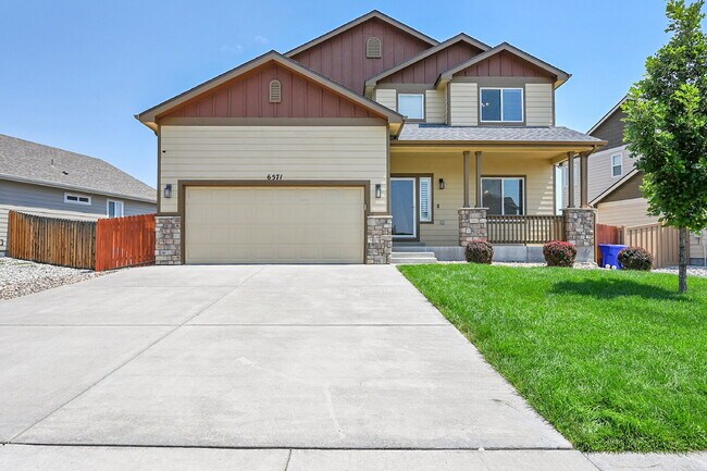 Building Photo - $2,650 - 4 Bed, 2.5 Bath Home with Fenced ...