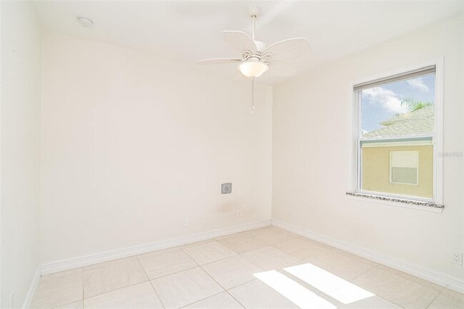 Building Photo - 3631 Roderigo Ave