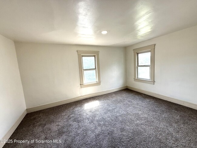 Building Photo - 85 Tripp St