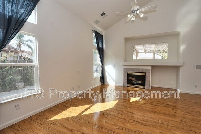 Building Photo - 3232 Balada Way