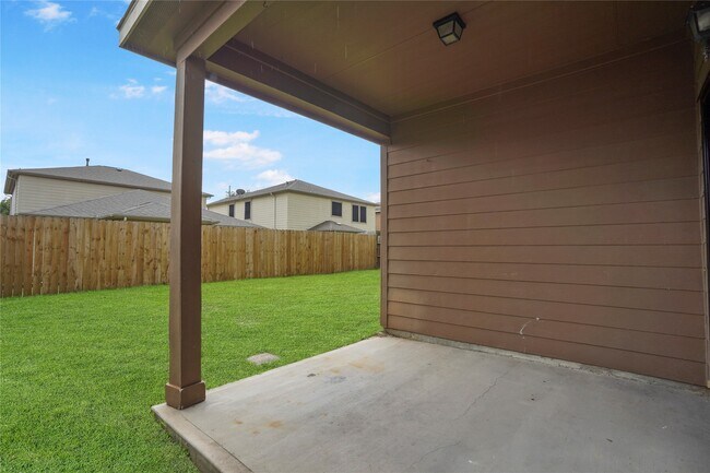 Building Photo - 16414 Peyton Stone Cir
