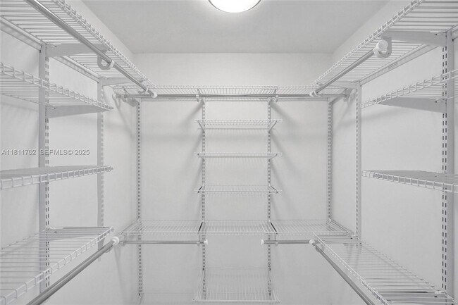 Building Photo - 3625 N Country Club Dr