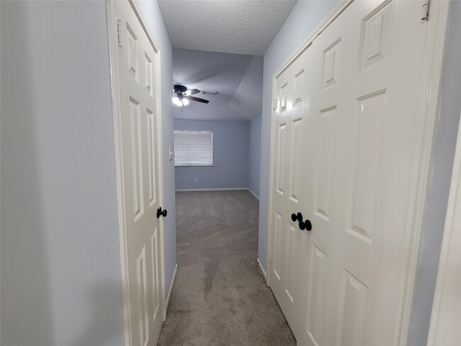 Building Photo - 2218 Wickburn Dr