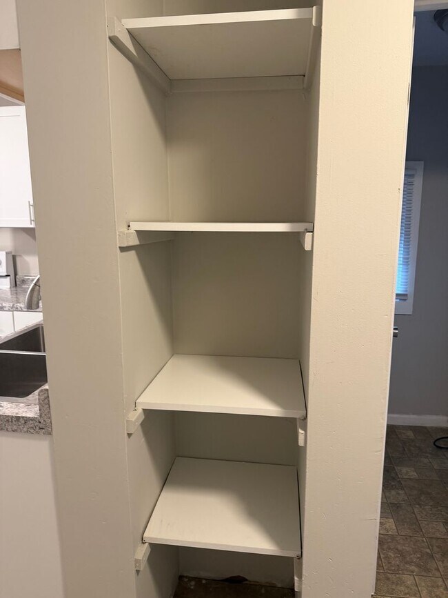 Building Photo - 1708 Faraon St