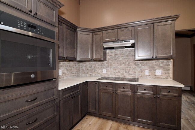 Building Photo - 381 Hickory Hill Rd