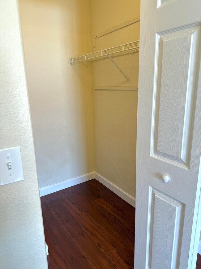 Building Photo - 18292 Clear Brook Cir