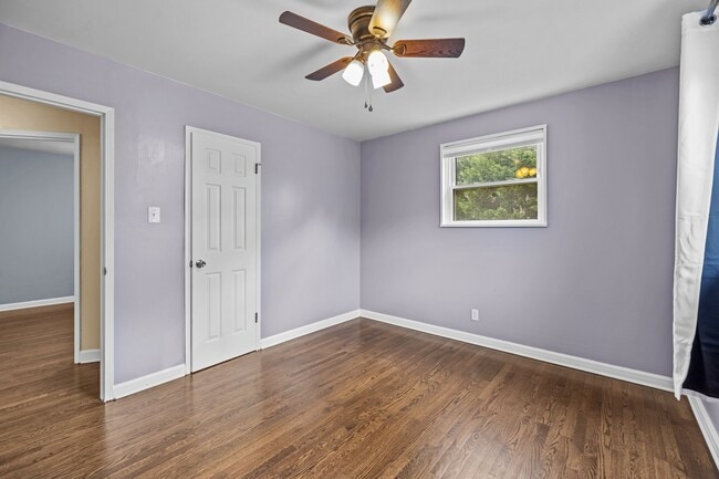 Building Photo - 205 Fieldstone Cir