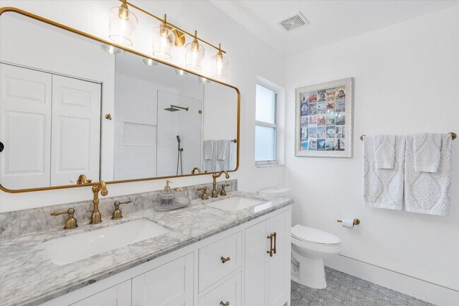 Building Photo - ***ANNUAL UNFURNISHED***NOW AVAILABLE***NO...