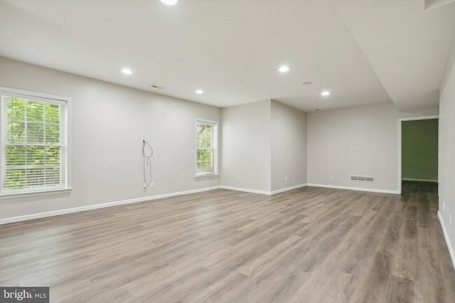 Building Photo - 51 Knickerbocker Ln