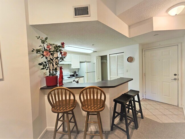 Building Photo - 5050 Fairways Cir