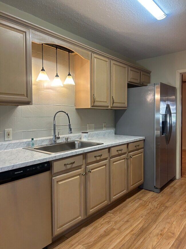 Building Photo - 2205 Forest Trail