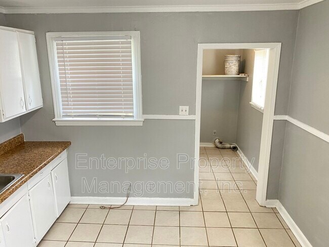 Building Photo - 3654 Mason Ave