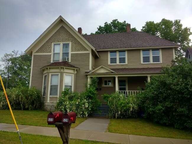 Building Photo - 522 Vine St