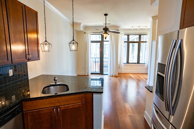 Building Photo - STUDIO Condominium next to Walnut Street B...