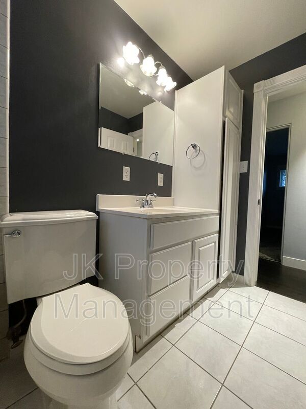 Building Photo - 4205 3rd Ave N