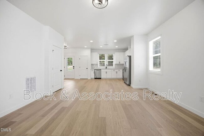 Building Photo - 2815 Wilcox Pl