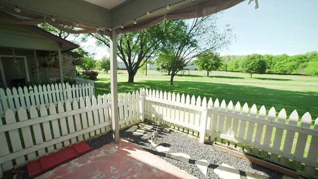 Building Photo - 1601 Faro Dr