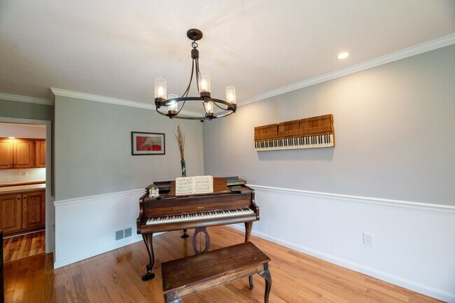 Building Photo - 5 Arrowood Ln