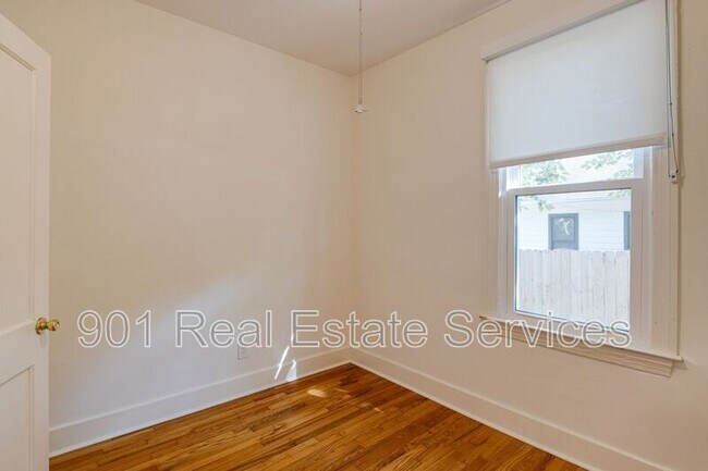 Building Photo - 1034 Meda St