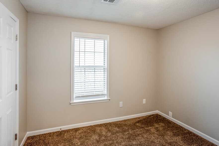 Building Photo - 7851 Chesterfield Dr S