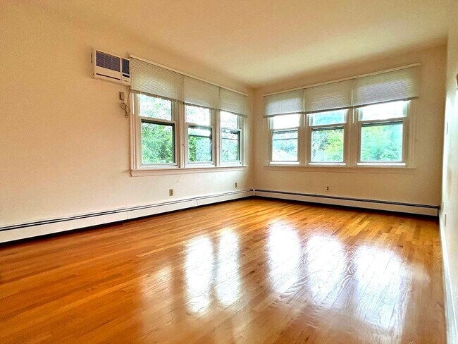 Building Photo - 82 Stearns Rd