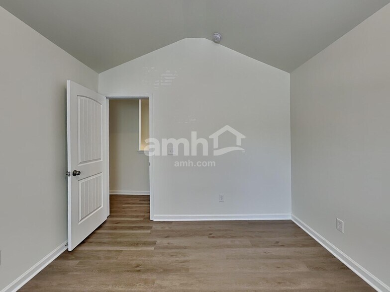 Building Photo - 231 Bandelier Cir